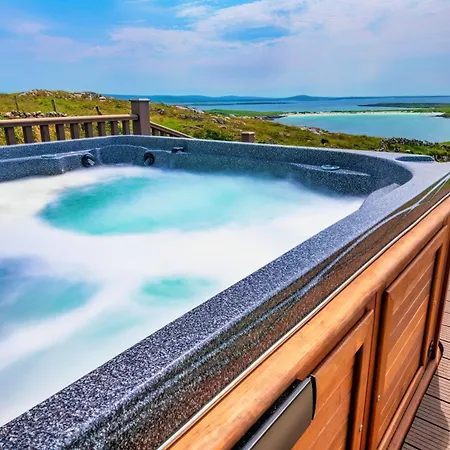 Luxury Glass With Hot Tub & Sea Views - Connemara Roundstone