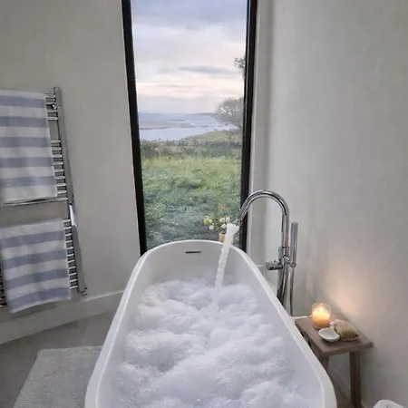Luxury Glass With Hot Tub & Sea Views - Connemara Roundstone