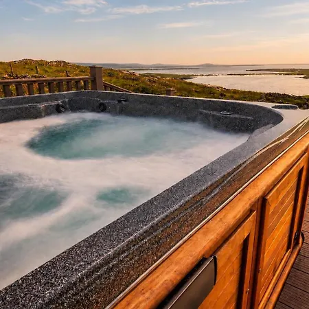 Luxury Glass With Hot Tub & Sea Views - Connemara