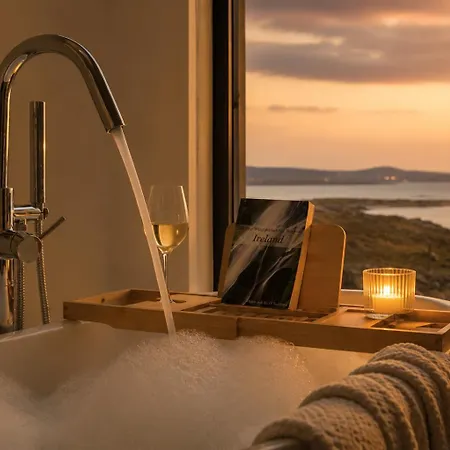 Luxury Glass With Hot Tub & Sea Views - Connemara Villa *