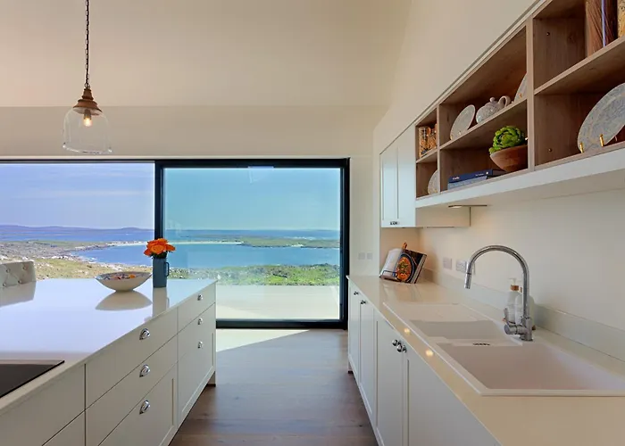 Luxury Glass With Hot Tub & Sea Views - Connemara *
