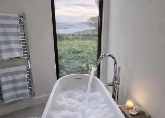 Luxury Glass With Hot Tub & Sea Views - Connemara Roundstone